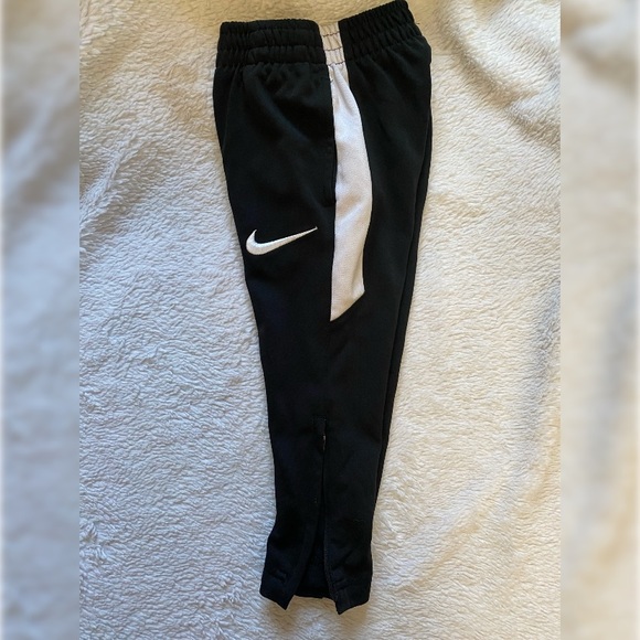 Nike Kids Dry Academy Soccer Pants - Picture 2 of 3